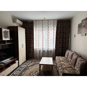 1 к.кв.Яблоновский ул.Кобцевой 1/5 к  40/20/12  ремонт, мебель 3850000