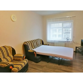 1 к. п.Яблоновский ул. Гагарина 5/5 к  42.3  ремонт, мебеель 3700000
